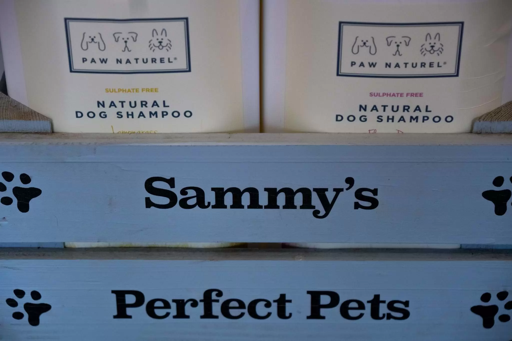 The Dog shampoo Paw Naturel in a Sammy's Perfect Pets Wooden Crate